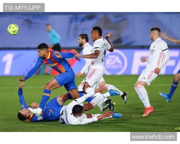 巴萨与皇马对决裁判表现分析及争议判罚回顾