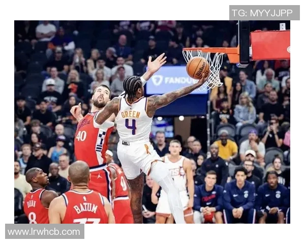 勇士与快船激战中格林遭遇精彩盖帽引发热议