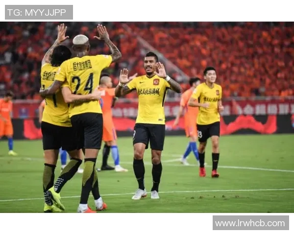 山东队与大连一方的激烈对决谁能在赛场上笑到最后