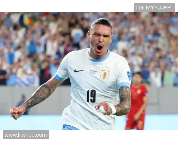 努涅斯在赛场上的精彩表现引发热议球迷期待他未来的成长与突破